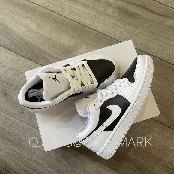 Air Jordan 1 Low women’s Panda - Picture 8 of 9